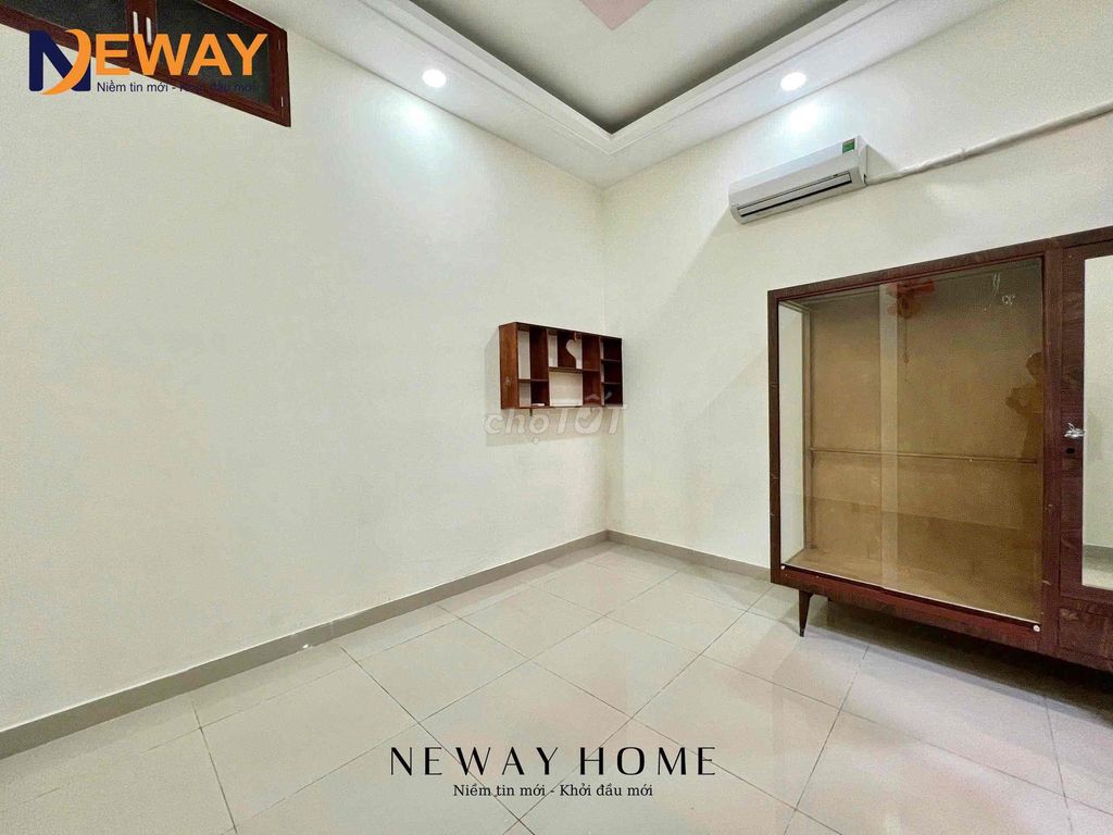 A fully-intended kitchen room near the new Aeon Mall Business College.