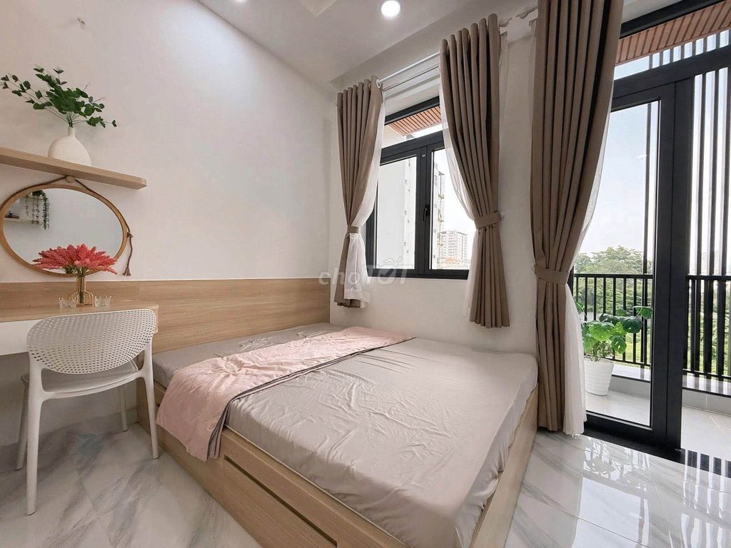 The balcony apartment is 30 M2 full of furniture right through the culture of the lotus shower, the University of Pink