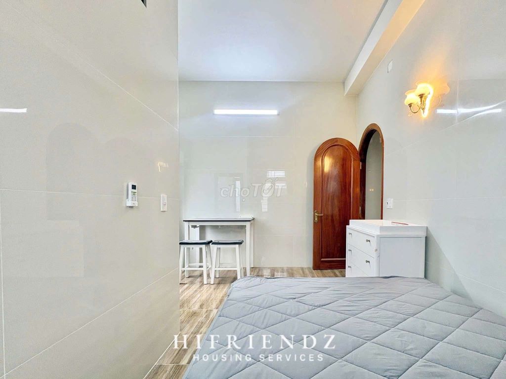 The fancy studio is on Số 339 Street.