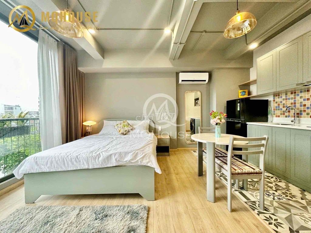 mini apartments enter. Phan Huy Ích is just ahead of us.
