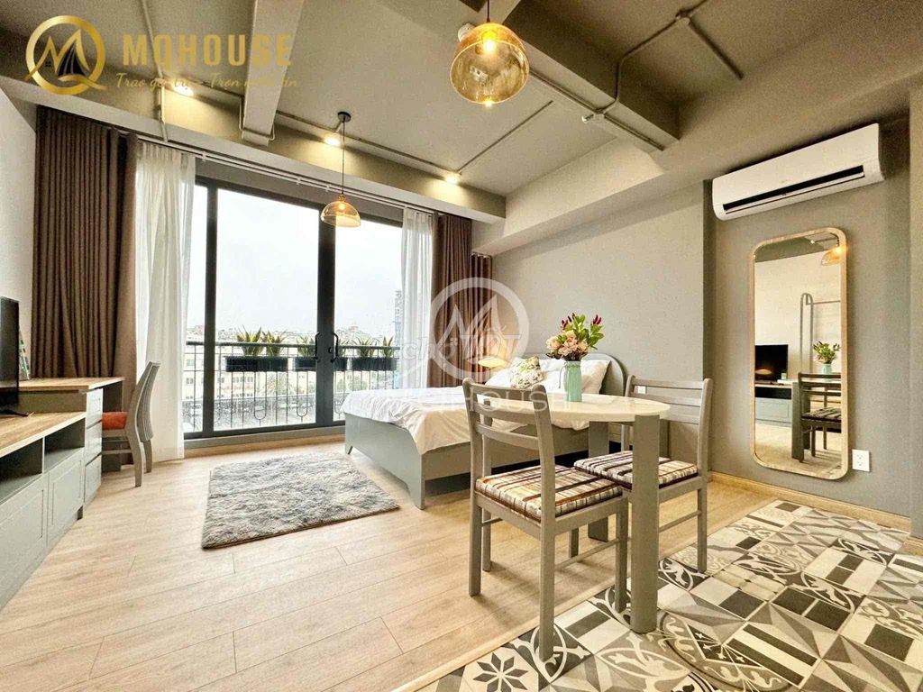 mini apartments enter. Phan Huy Ích is just ahead of us.