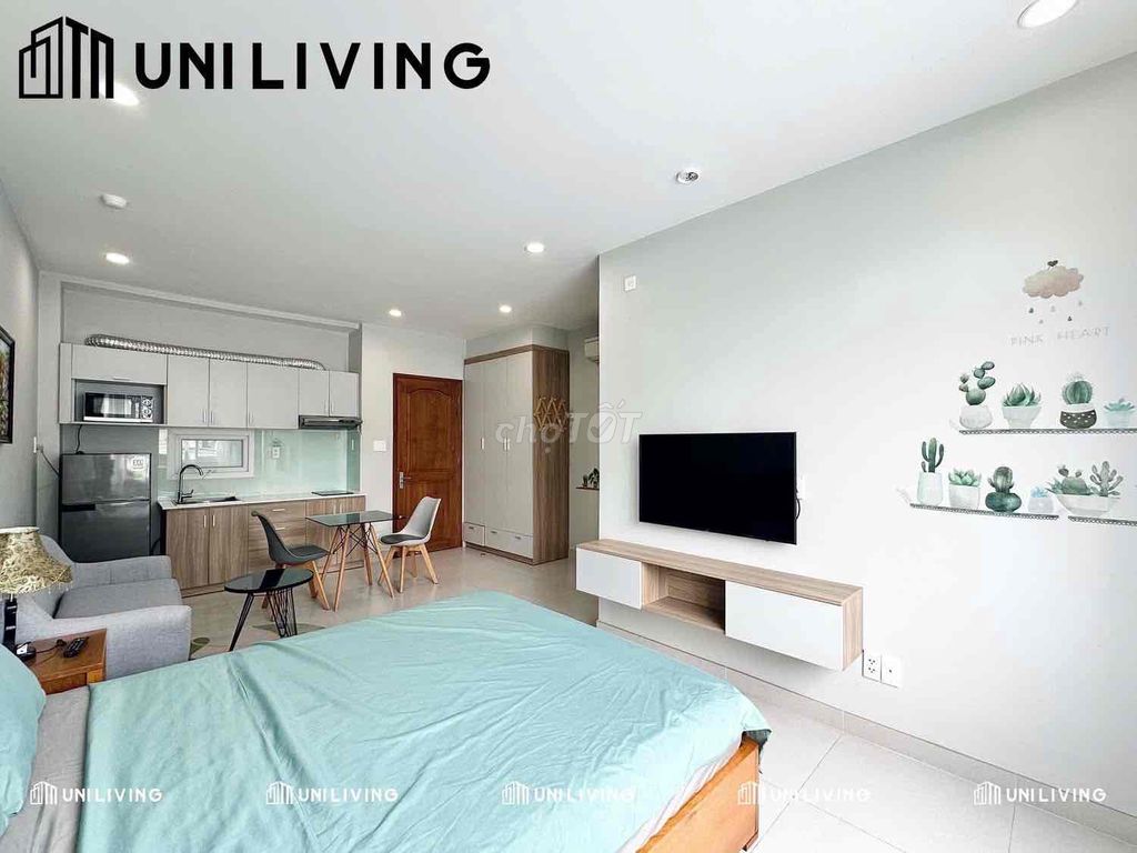 The 40-foot super Bình Thạnh apartment near the market. Mrs. Clll, go to District 1 3.