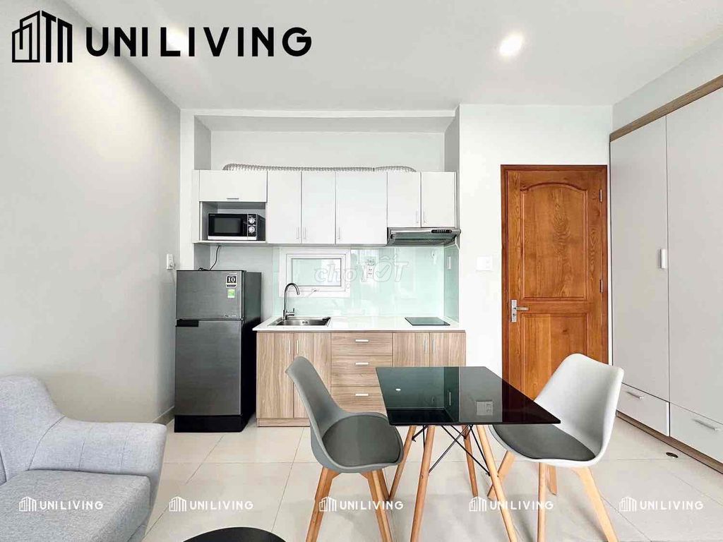 The 40-foot super Bình Thạnh apartment near the market. Mrs. Clll, go to District 1 3.