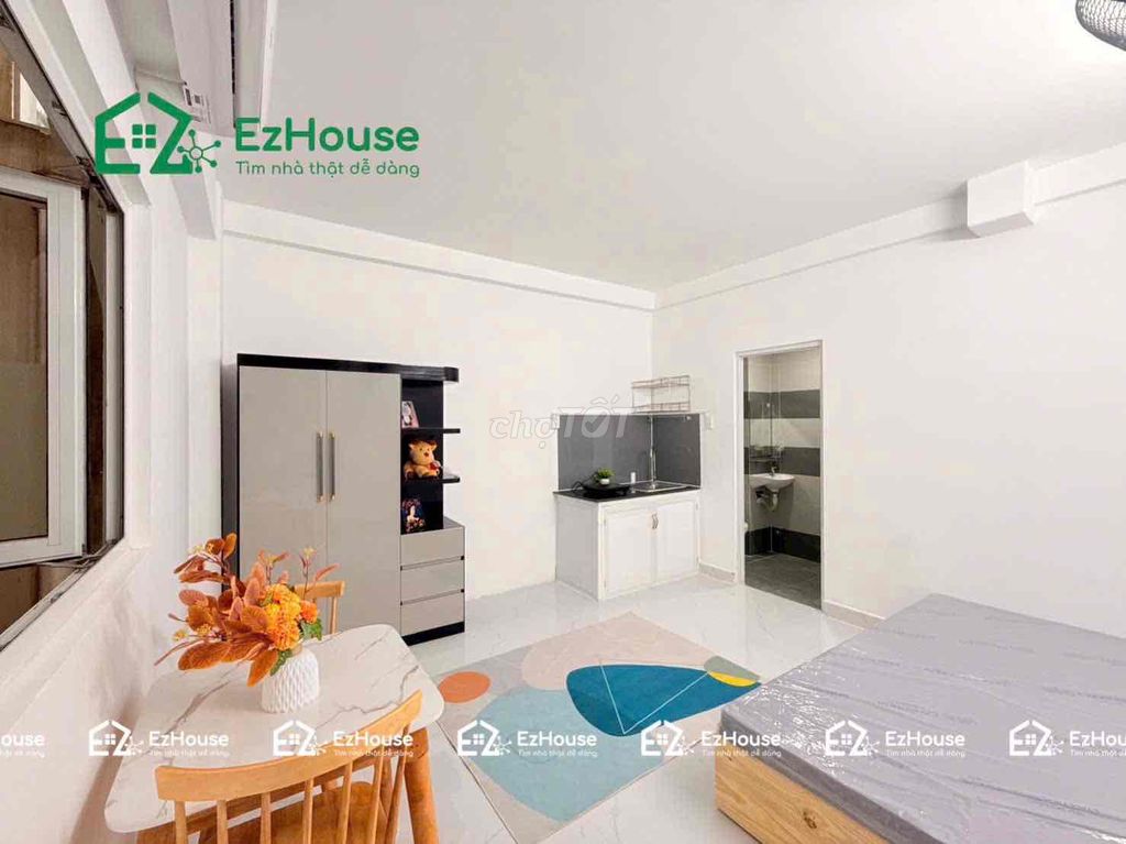 We'll rent a studio for the super-beautiful -- elevator, brand new Tân Sơn Nhì.