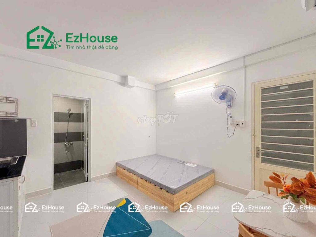 We'll rent a studio for the super-beautiful -- elevator, brand new Tân Sơn Nhì.