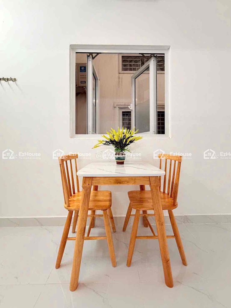 We'll rent a studio for the super-beautiful -- elevator, brand new Tân Sơn Nhì.