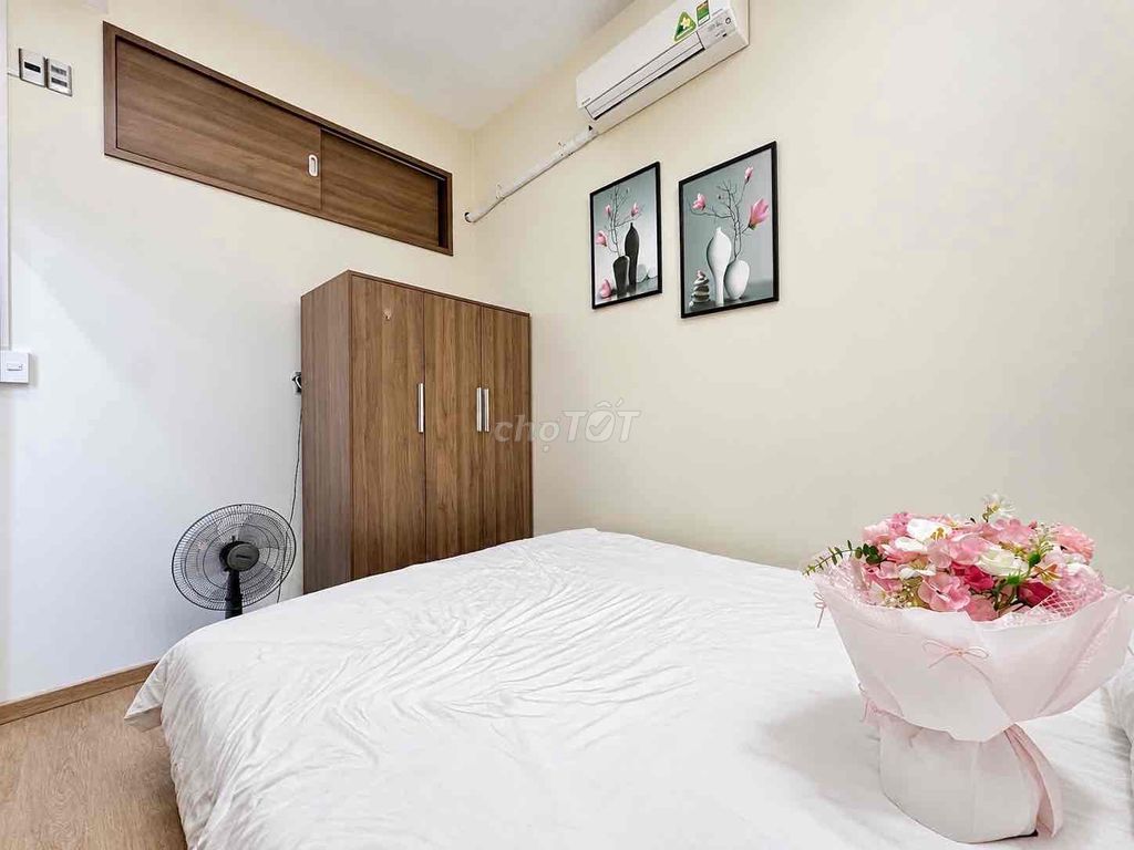 A new bedroom built a good price at the market.