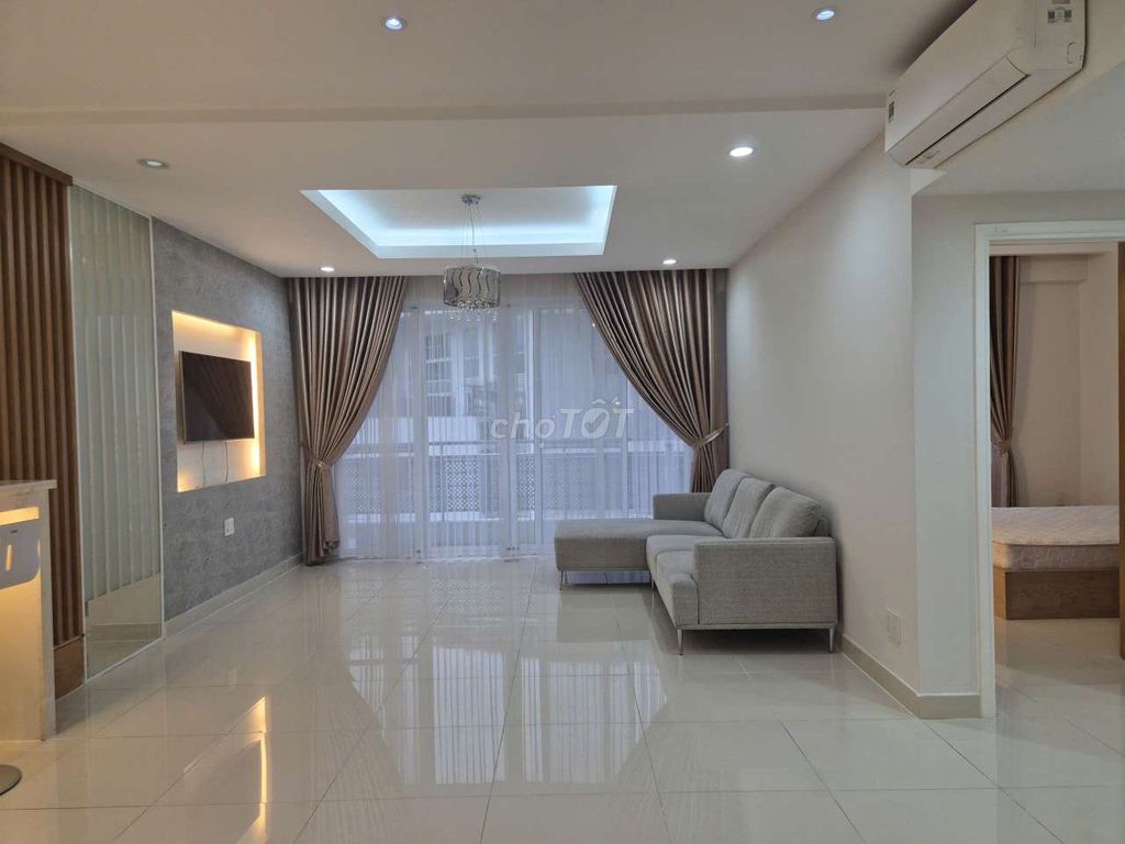 Let's put Riverpofum 1, Funky, District 7, area 130 meters, 3 bedrooms. 2 toilets.