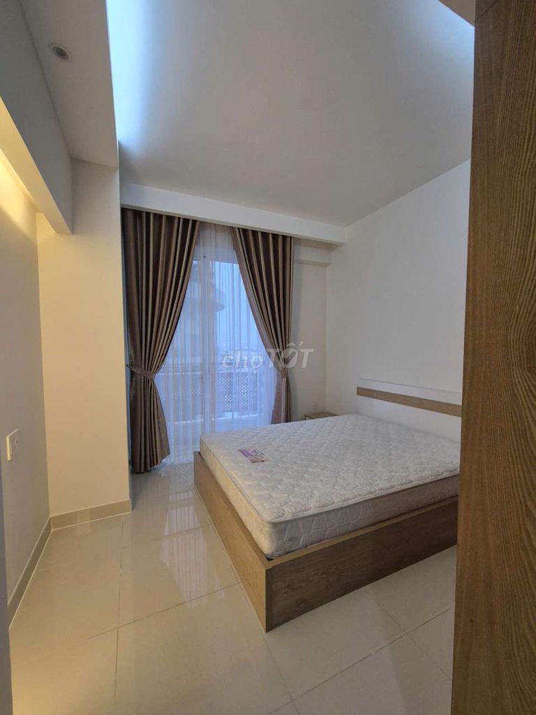 Let's put Riverpofum 1, Funky, District 7, area 130 meters, 3 bedrooms. 2 toilets.