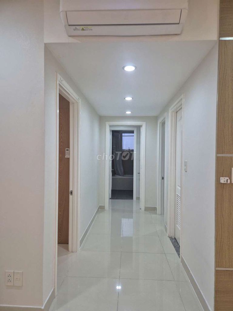 Let's put Riverpofum 1, Funky, District 7, area 130 meters, 3 bedrooms. 2 toilets.