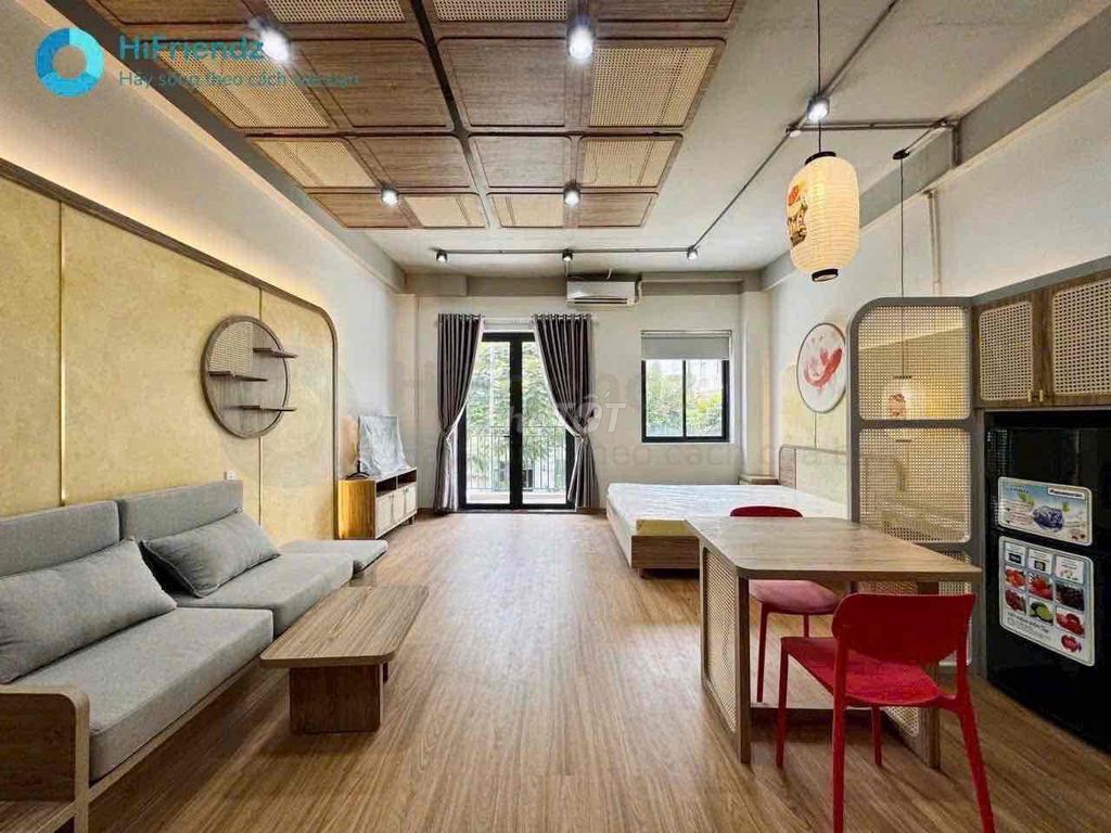 Rent a good apartment right in 1-- next to 8th district park.