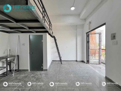 Rent a new, 100 percent cool balcony in the center.