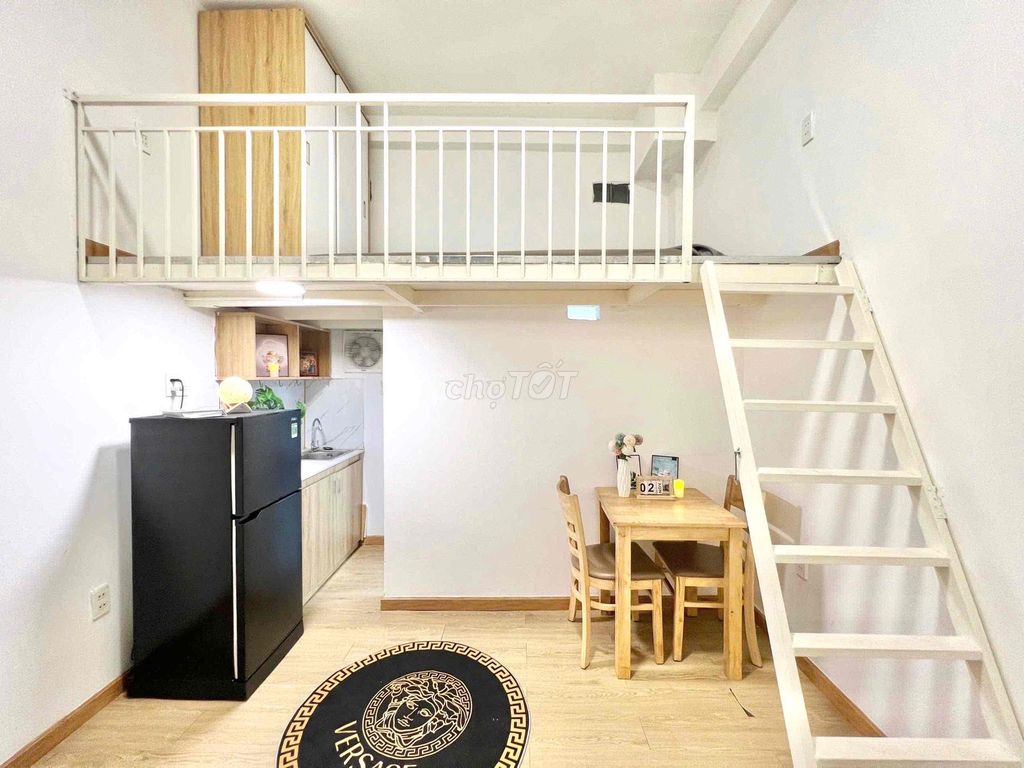 Rent the room near the Democratic Circle at the center of the room, you said.