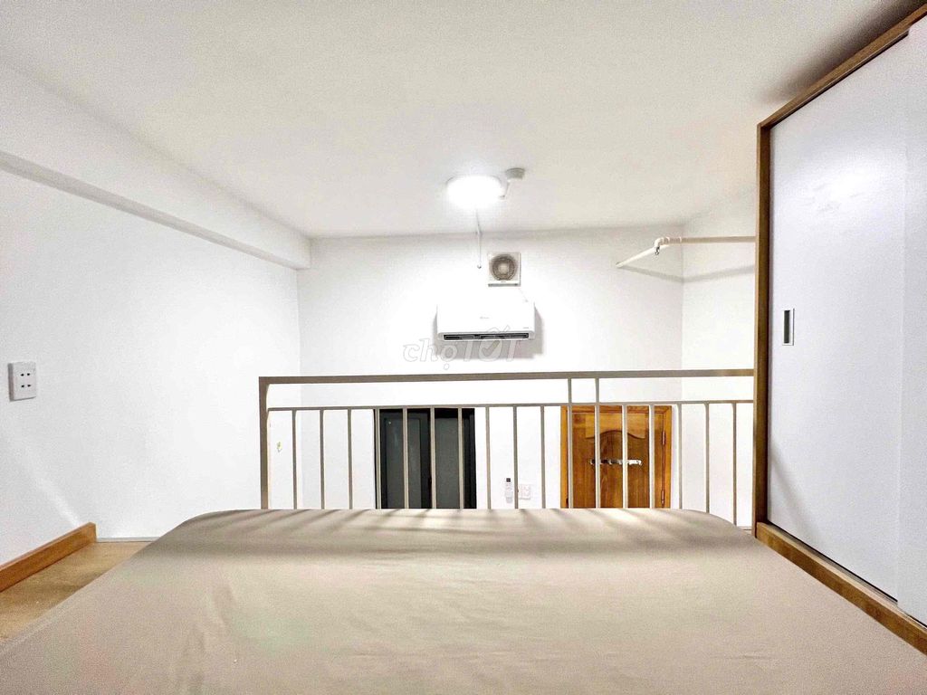 Rent the room near the Democratic Circle at the center of the room, you said.