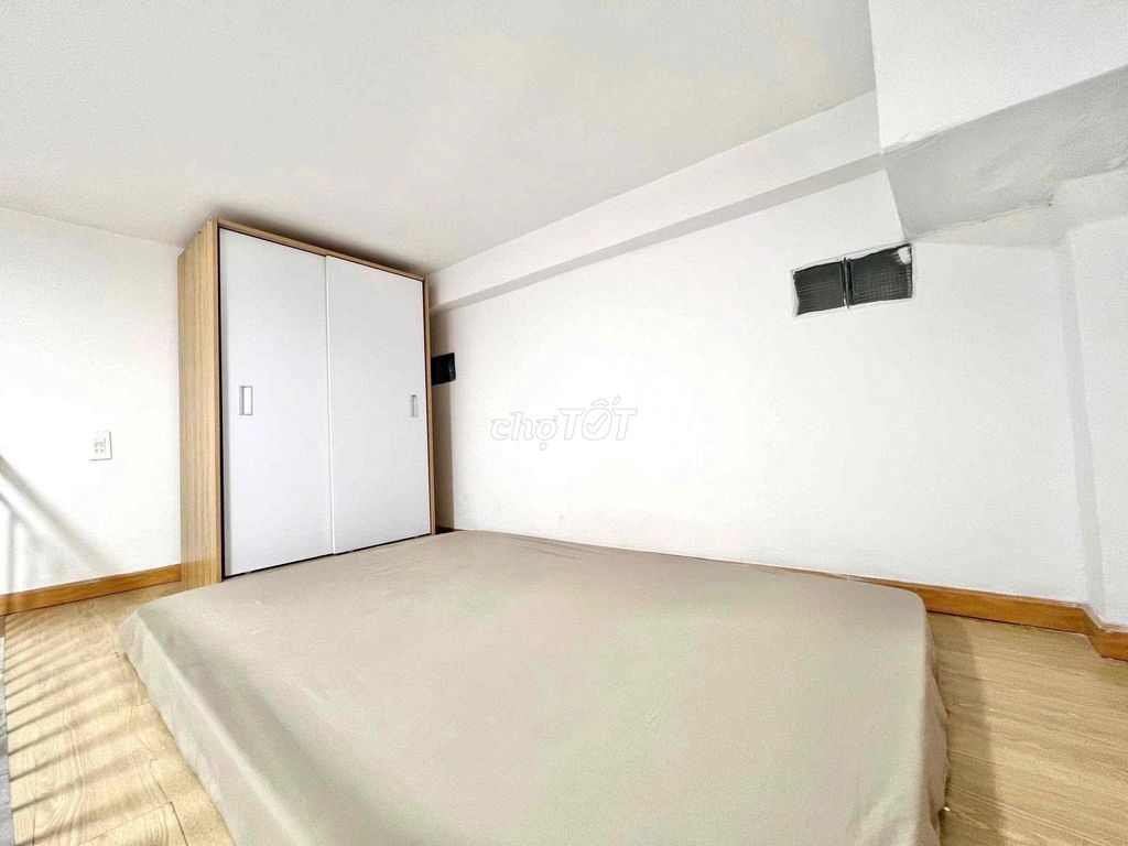 Rent the room near the Democratic Circle at the center of the room, you said.