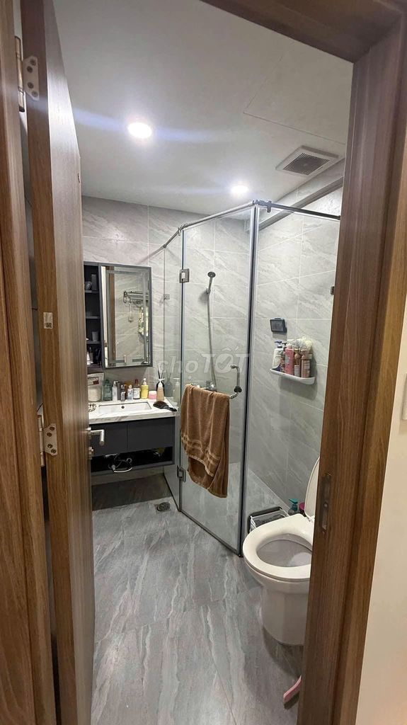 Rent Gold Hearts, two bedrooms, 75 meters full of furniture, eight million a month.