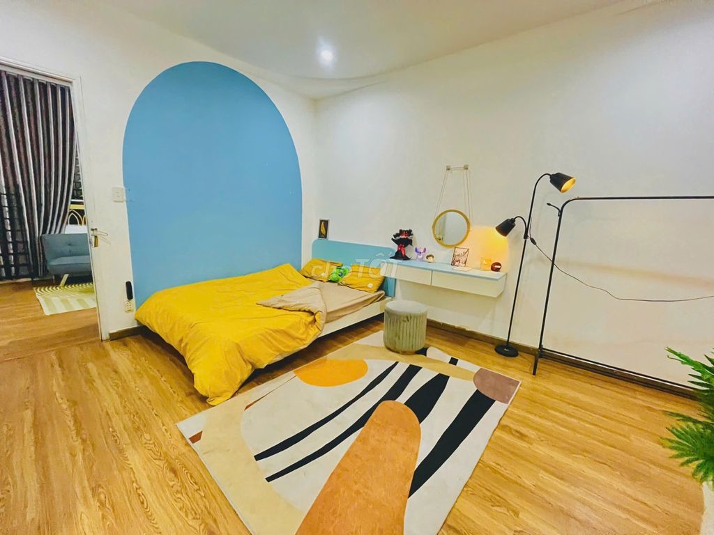 Very rare. 1-- studio 55 M2, private kitchen-- 9 million a month!