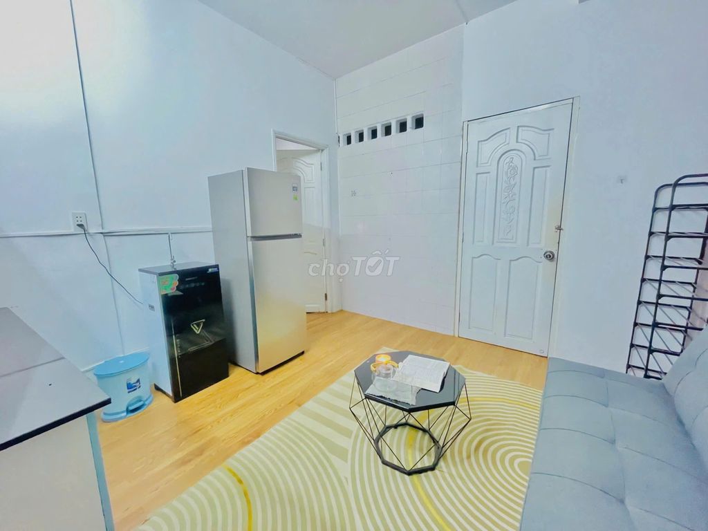 Very rare. 1-- studio 55 M2, private kitchen-- 9 million a month!