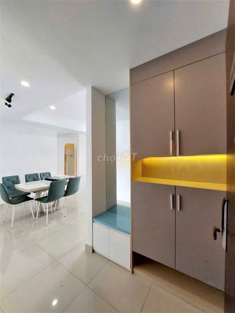20 million -- 3. Orchard Garden bedroom -- a cool high floor.