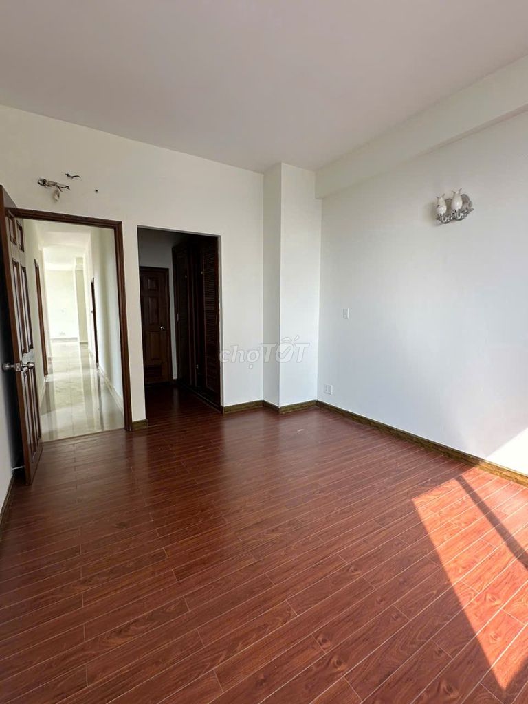 Rent the Baleza apartment. Area 100 M, 3 bedrooms, empty houses. For 11 million.