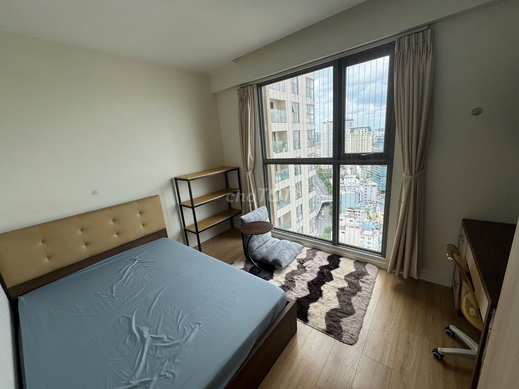 Millenburgor Ban rented two bedrooms. View fireworks at Bến Vân Đồn District 4.