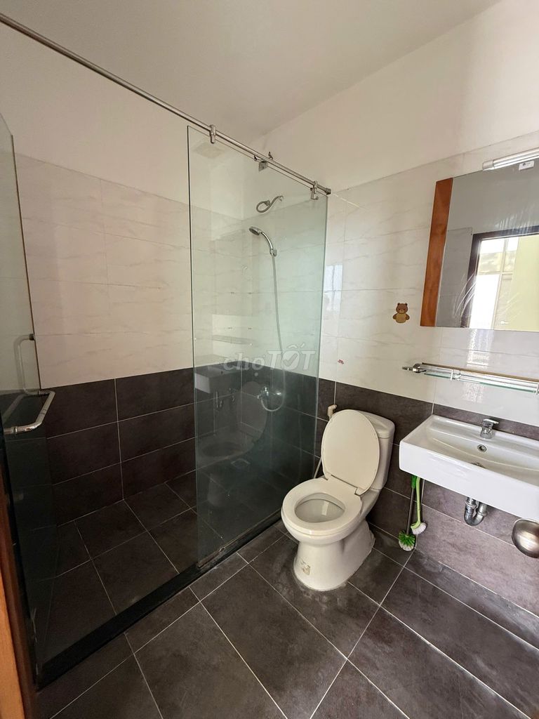Rent Baleza 3dr 2 w 100 meters2, river view. Rent price: 11 million.