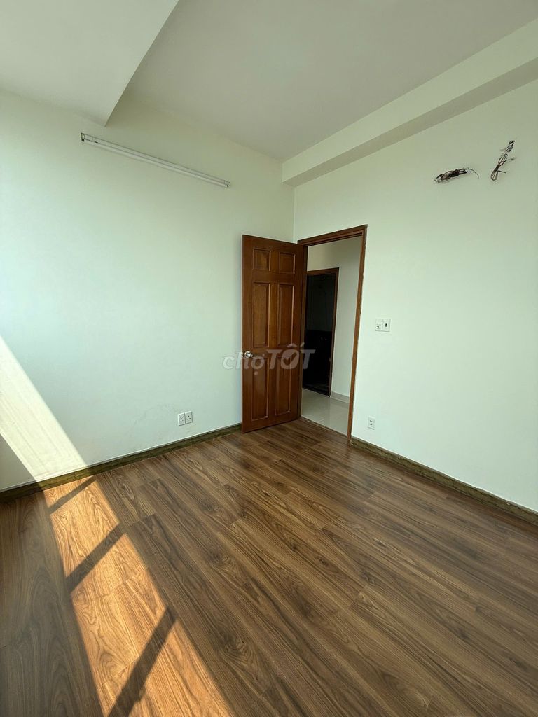 Rent Baleza 3dr 2 w 100 meters2, river view. Rent price: 11 million.
