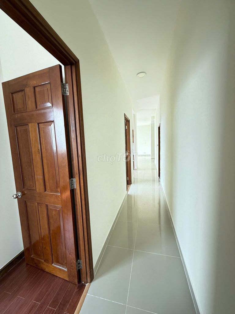 Rent Baleza 3dr 2 w 100 meters2, river view. Rent price: 11 million.