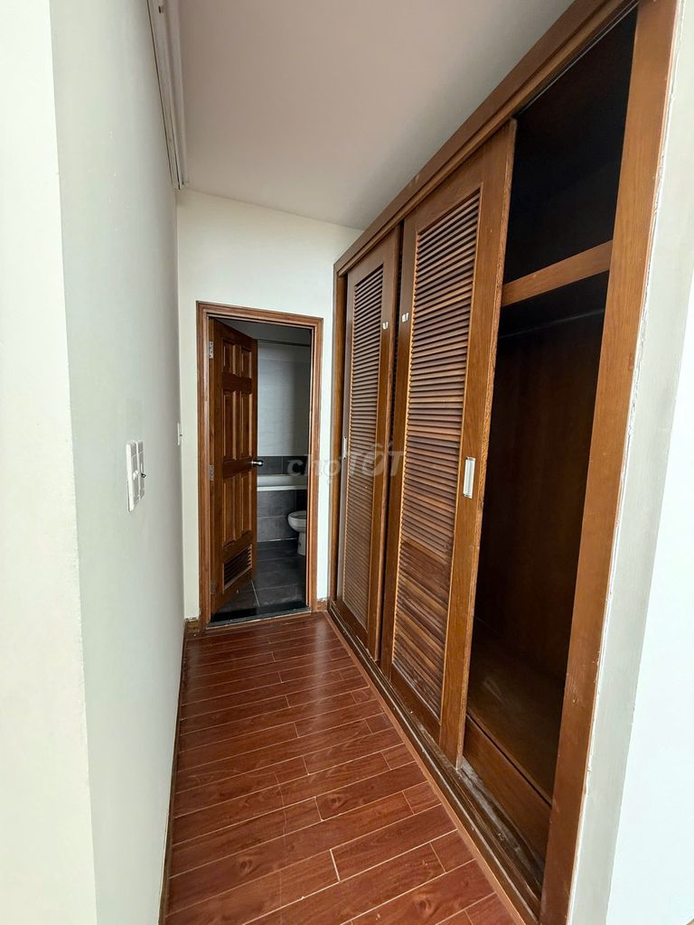 Rent Baleza 3dr 2 w 100 meters2, river view. Rent price: 11 million.