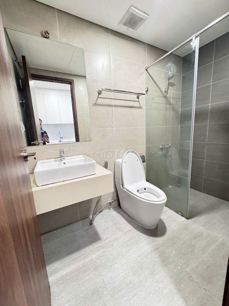 Rent studio 6.5 million a month in dual keys.
