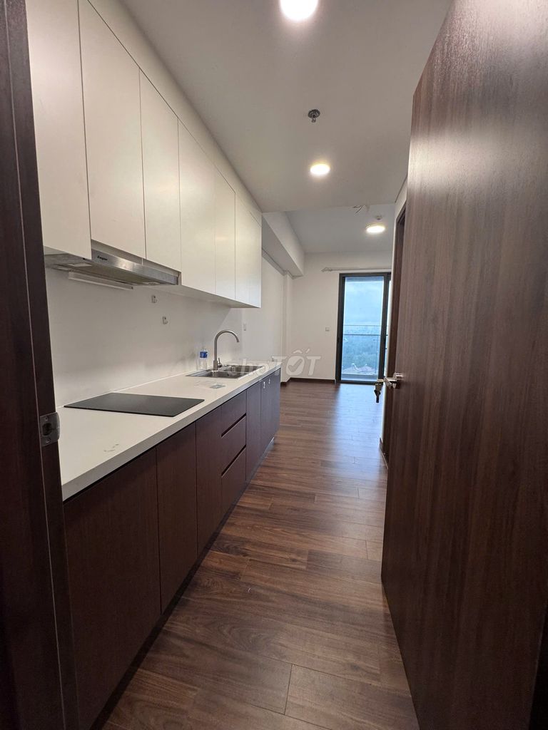 Rent studio 6.5 million a month in dual keys.