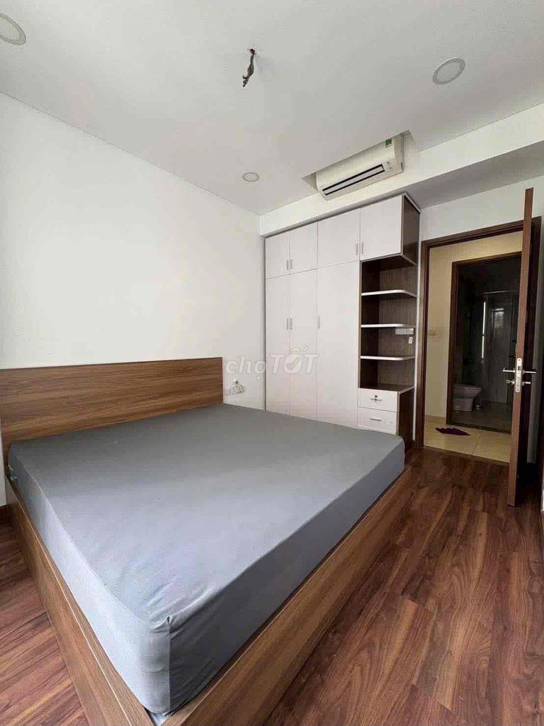 Rent the 7th District apartment-- Full interior, open windows, high comfort.