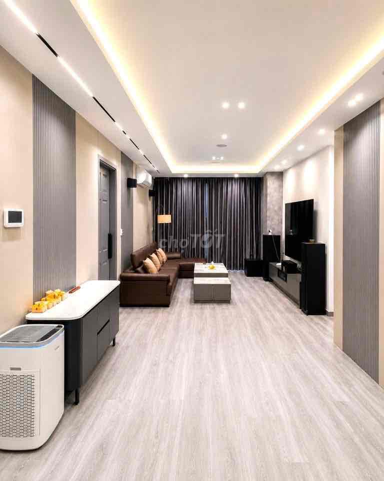 Rent apartment three bedrooms, 129 m2 at Sky Center, full interior 25 million a month.