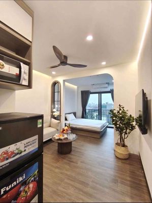 Rent a super-squeak kitchen house in flower country park.