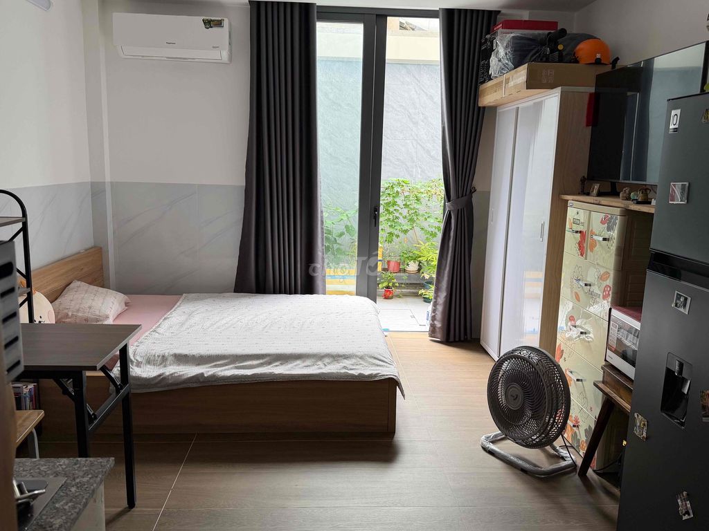 Pass room for a transfer to Dalai