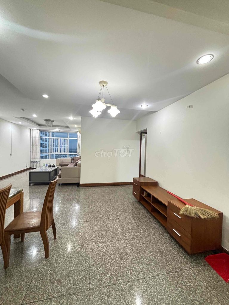 Rent a Vietcong 8 150 meters 3 bedrooms in 17 million.