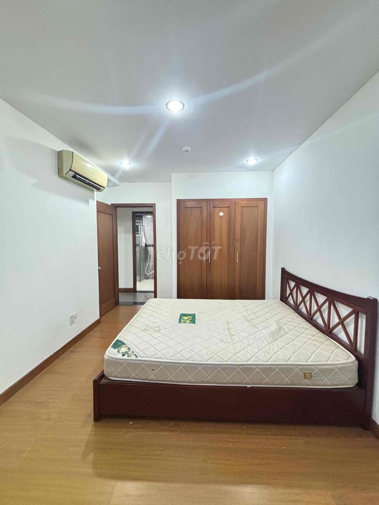 Rent a Vietcong 8 150 meters 3 bedrooms in 17 million.