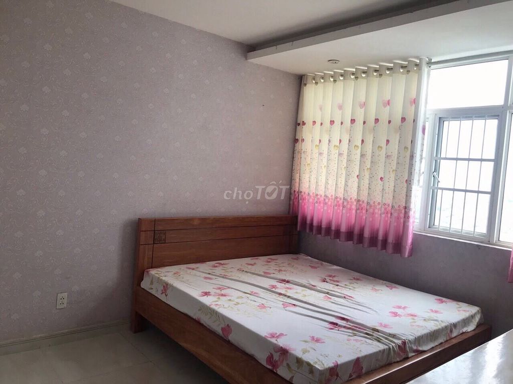 Rent the apartment for two bedrooms, two toilets for nine million in Gold House.