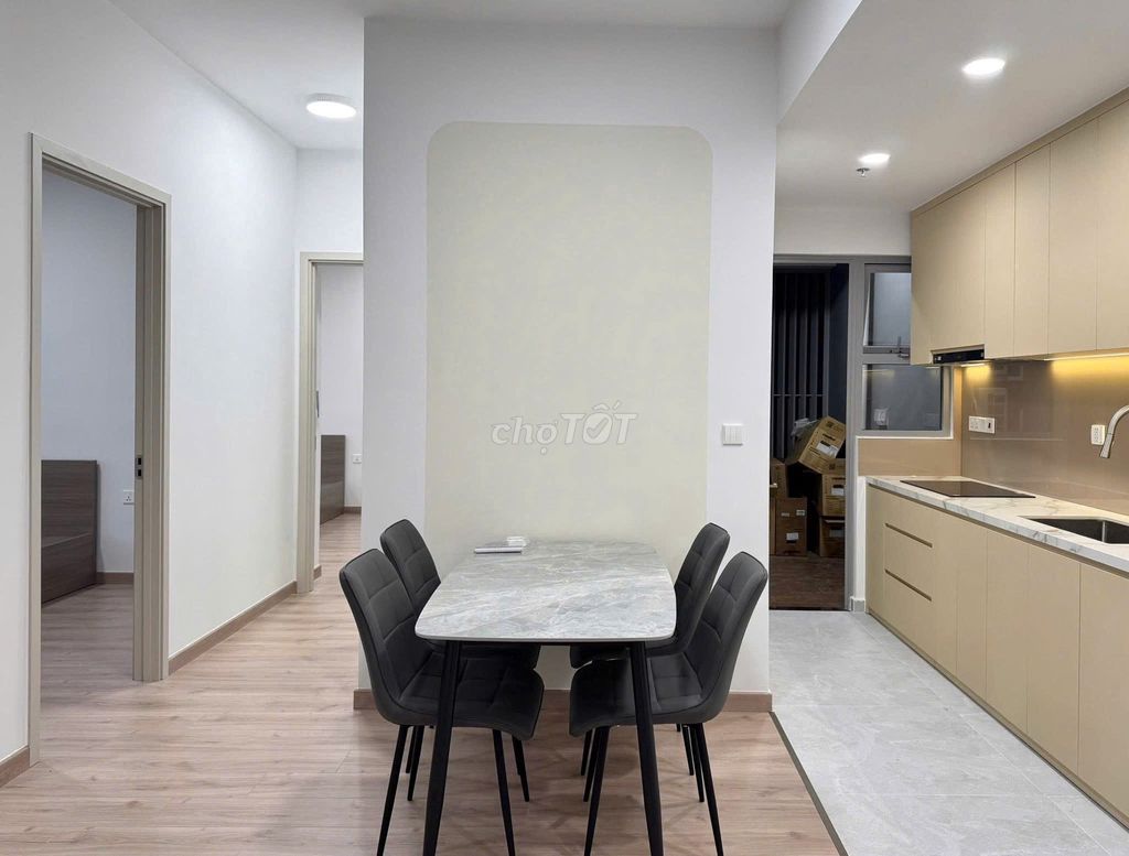 Rent Celesta Rise-- apartment has 22 million a month's garden yard.