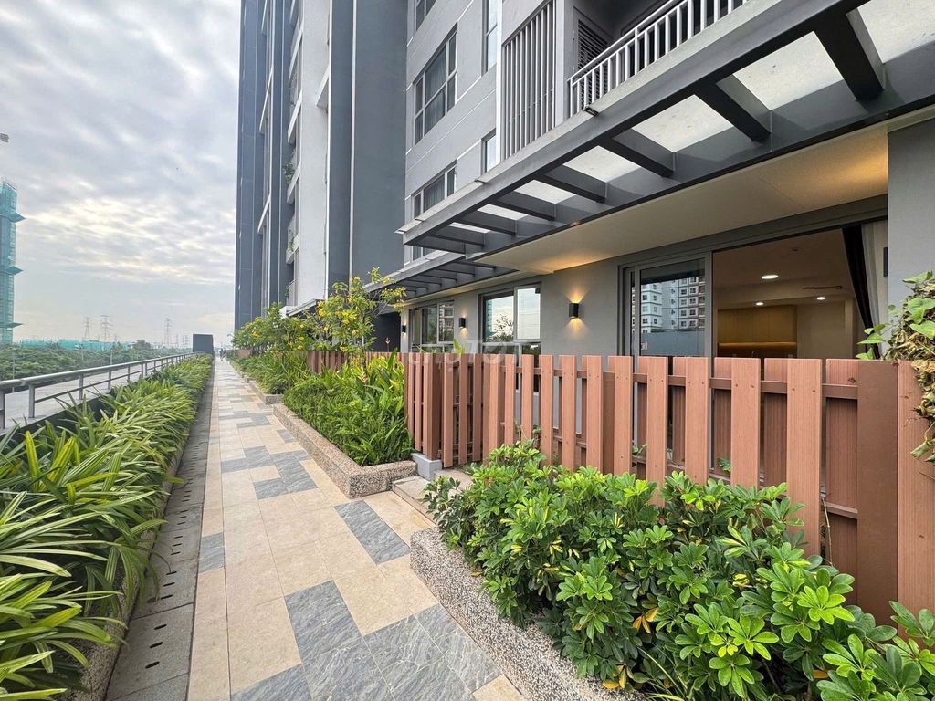 Rent Celesta Rise-- apartment has 22 million a month's garden yard.