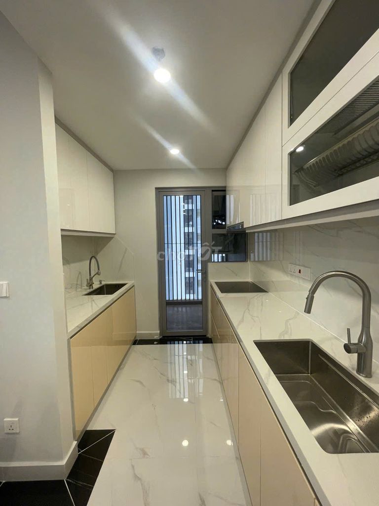 Rent Celesta Rise-- 3 bedrooms full of furniture, 23 million.