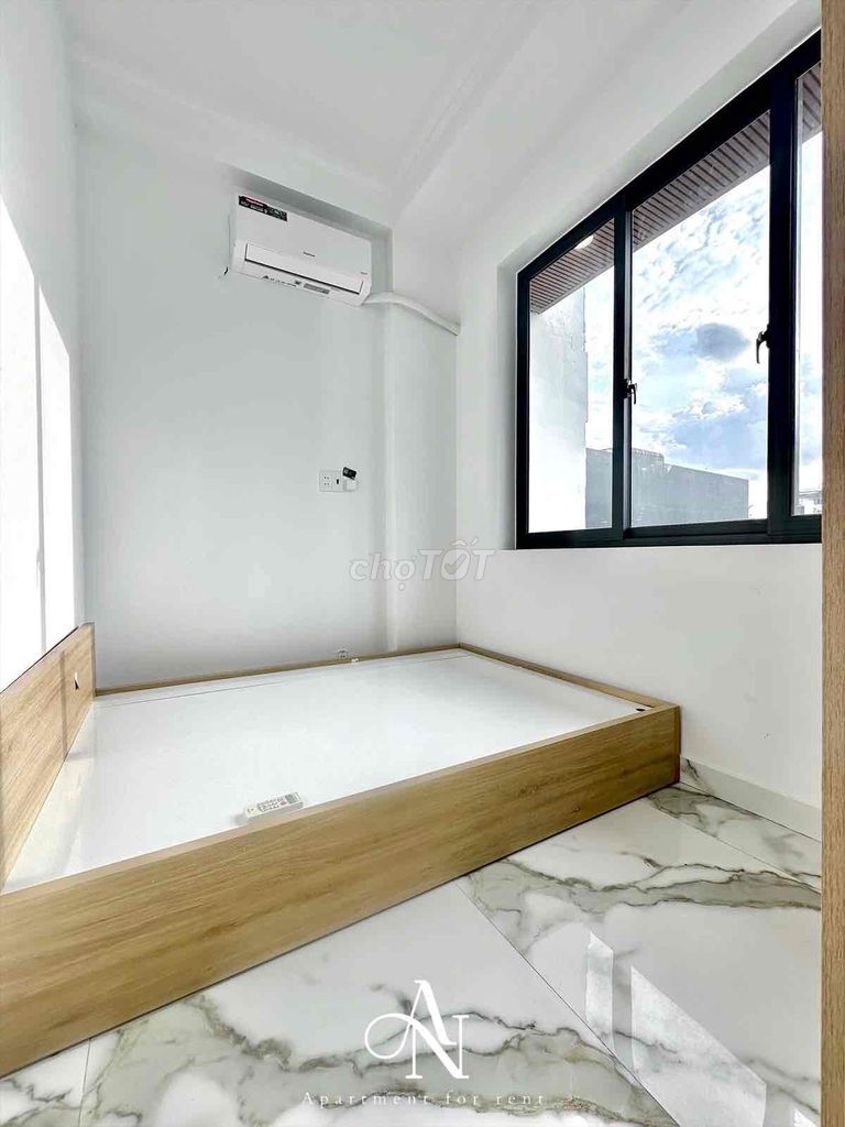 The two bedrooms are 90 percent new-- new furniture-- balcon's open-- ENCOM 25 Bình Thạnh