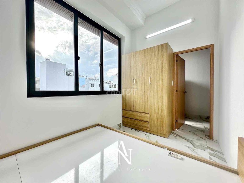 The two bedrooms are 90 percent new-- new furniture-- balcon's open-- ENCOM 25 Bình Thạnh