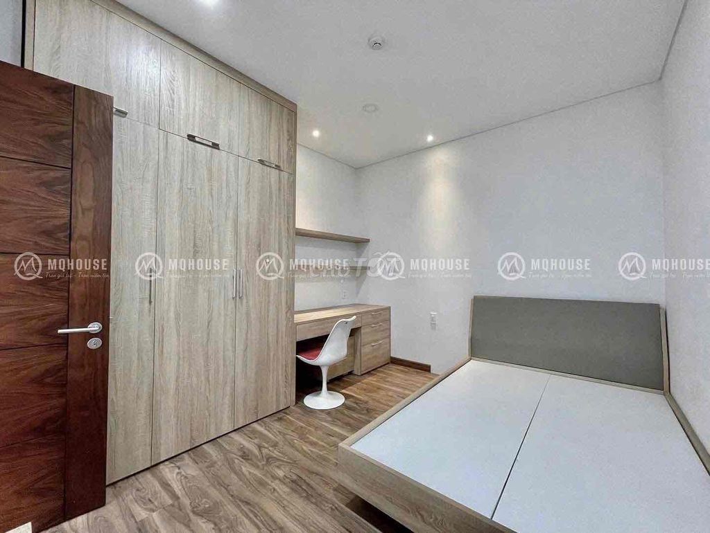 Two bedrooms. Two toilets. 80 meters.