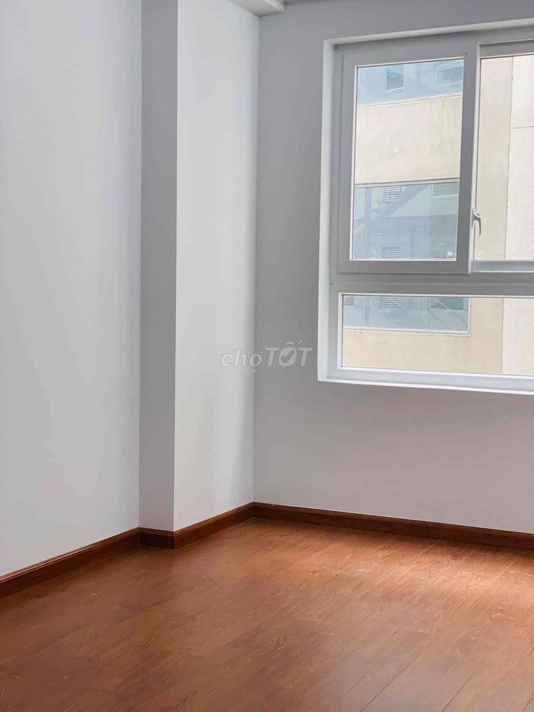 Only 9 million a month rents two bedrooms right on the Pentagon 5th District Police Bridge.