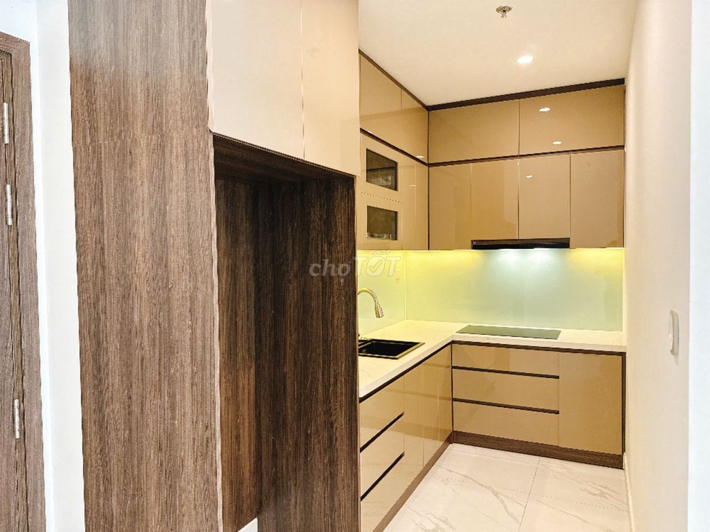 Rent two basic interior rooms - the forestly Laomes grand park