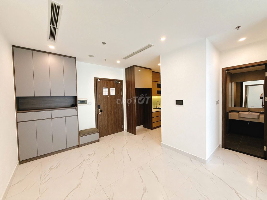 Rent two basic interior rooms - the forestly Laomes grand park