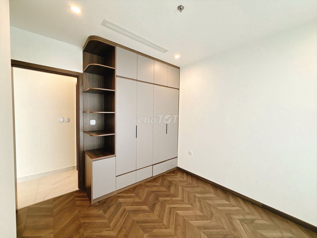 Rent two basic interior rooms - the forestly Laomes grand park