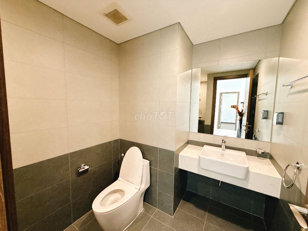Rent two basic interior rooms - the forestly Laomes grand park