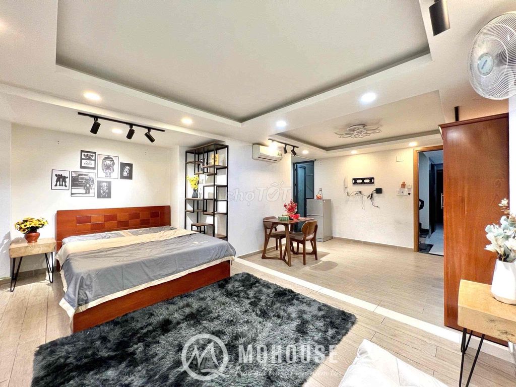 Room 1 Bancol at Tan Son Nhut Airport, Cv Gi Y, Swedish CWA